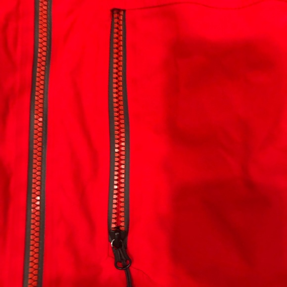 The North Face Bold Red Hooded coat - Picture 5 of 9